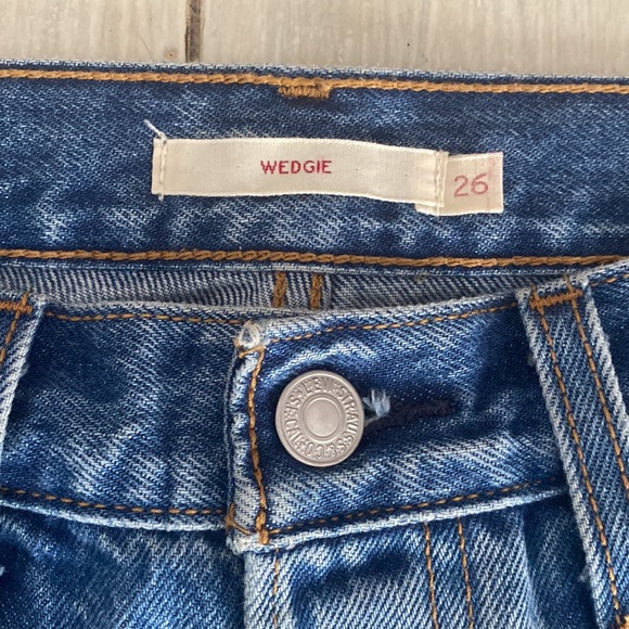 Levi’s Premium Denim Wedgie Blue Jeans Distressed 26 - Picture 3 of 8